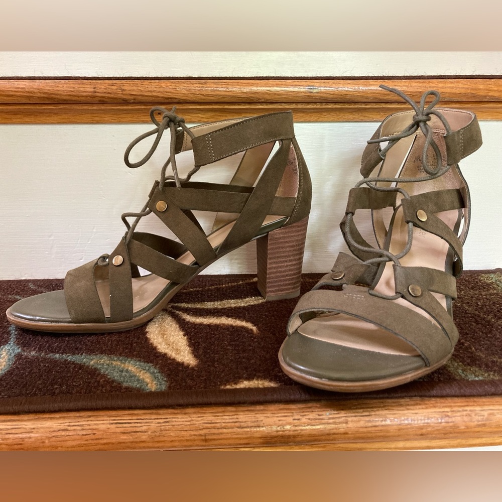 Naturalizer London sandal, size 8.5